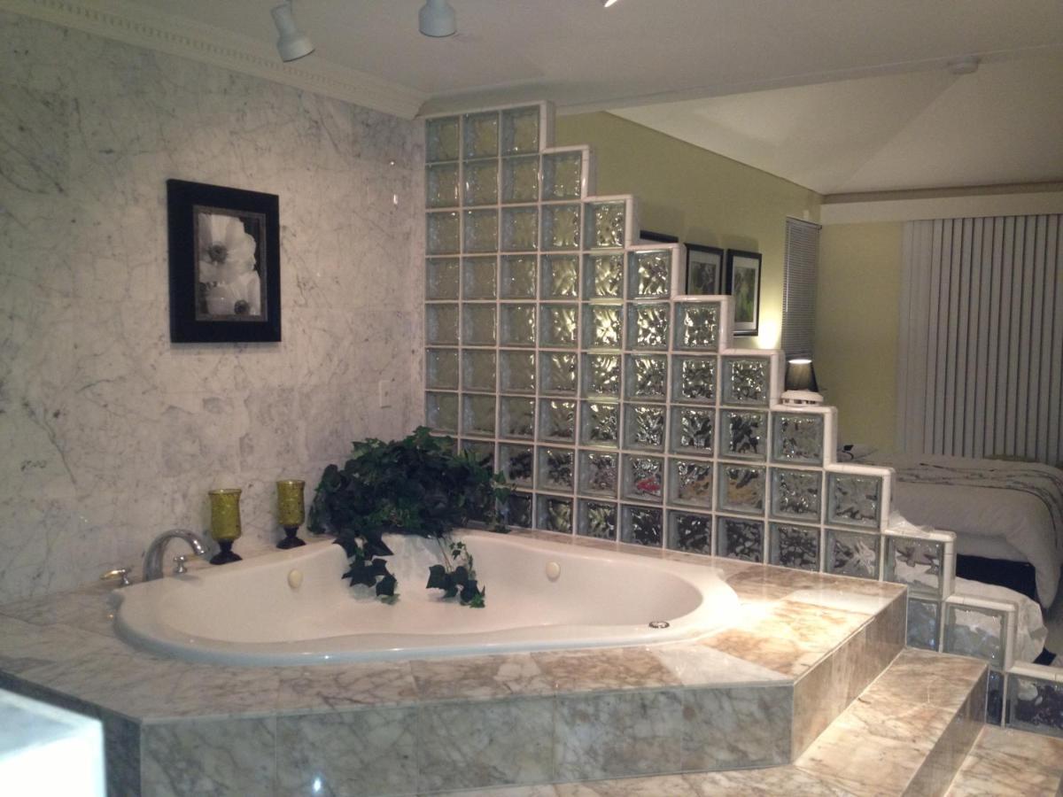 Oceanfront Home With Private Pool 타무닝 외부 사진